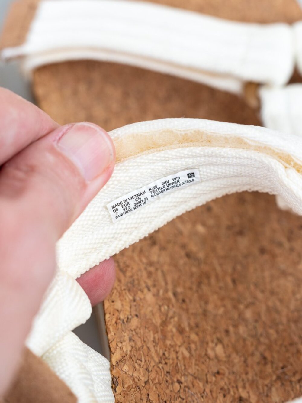 NWOT Reef Cushion Rem Hi White Size 7 - Picture 6 of 7